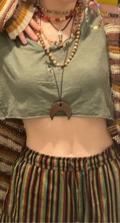 Hippiecore Aesthetic Outfits, Hippy Clothing Aesthetic, Artsie Aesthetic Outfits, Cute Hippy Outfit, Hippie Modern, Hippe Grunge Outfit, Hippie Women Outfits, Hippy Y2k, Fashion Hippie