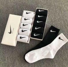 Παπούτσια Nike Free, Nike Blazer Outfit, Aesthetic Socks, Nike Noir, Socks Aesthetic, Boty Nike, Skor Sneakers