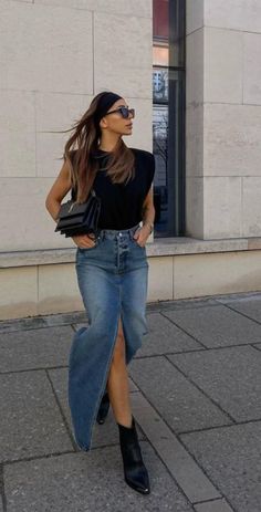 Tendência Saia Midi Jeans Midi 								Look Saia Midi Jeans, Como Usar Saia Midi Jeans, Look Saia Midi, Saia Midi Jeans, Saia Midi Jeans Look Midi Jeans, Jeans Look, Denim Day, Autumn Outfits, Dress Skirt, Fall Outfits, Wardrobe, Closet, Dresses