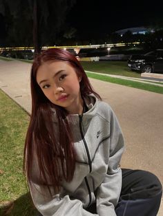 Red Hair Inspo, Wine Hair, Lifestyle Accessories, Burgundy Hair, Foto Poses, Dye My Hair, Hair Dye Colors, Hair Inspiration Color, Hair Inspo Color