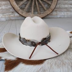 1 Unit     Width: 4 cm  Length: approx. 58cm (not including leather ties)  One size fits most. Adjustable with leather ties. Hat not included.  CA Residents: Prop 65 Warning ↗️ Feather Hat Band, Coloured Feathers, Leather Tie, Feather Hat, Hat Band, Feathers, Band, Hats, Leather