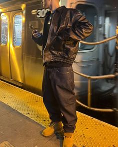 All Black Leather Outfit, Timberlands Outfit, Timbs Outfit, Timberland Outfit, Black Leather Outfit, Looks Hip Hop, Leather Jacket Outfit Men, Winter Fashion Trends