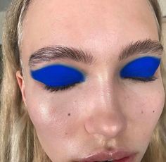 Stars Makeup, Stile Kylie Jenner, Sweet Makeup, Covergirl Makeup, Cover Girl Makeup, Makeup Studio, Retro Blue, Blue Eyeshadow