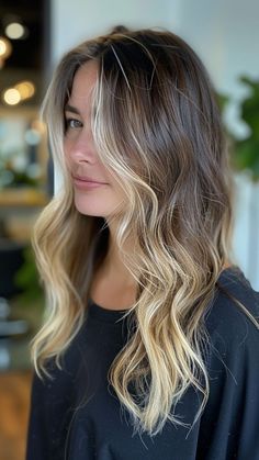 25 Stunning Highlight Ideas for a Fabulous New Look Blond Framing Face Highlights, Face Framing Highlights Balayage, Long Hair Face Framing Highlights, Face Framing Highlights Long Hair, Around Face Highlights, Blonde Highlights Framing Face, Face Frame Highlights Blonde, Highlighted Balayage Hair, Blonde Face Frame Brown Hair