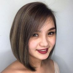 Angled Collar-Bone Brunette Bob Bob Haircuts Round Face, Brunette Bob Haircut, Bob Pendek, Bobs For Round Faces, Bob Haircut For Round Face, Angled Bob Haircuts, Brunette Bob, Layered Bobs