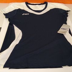 Asics Navy Blue And White T Shirt V-Neck Shirt Pit To Pit Approximately,18 Inches Shoulder To Hem Approximately 25 Inches Wb800 Black Short Sleeve Shirt, Training Clothes, Training Shirts, Asics Women, Ladies Tee Shirts, Nice Shorts, T Shirt And Shorts, White T, Casual Pullover