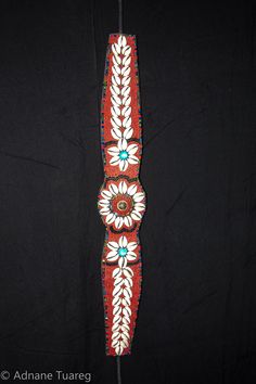 Ceinture berbère refaite avec de véritables corail et coquillages , boho ceinture vintage morocco Matériel ◈ : corail et coquilliage Région de ◈ : Afrique, Afrique du Nord, Maghreb, Maroc, vallée du Draa La culture ◈ : africain, berbère,touareg Nom vernaculaire ◈ : hzzam lodaa ◈ utiliser : la parure des femmes ◈ technique : Poids ◈ : 345 g Longueur ◈ : 80 cm Largeur ◈ : 10 cm free dhl shipping Multicolor Bohemian Belt For Festivals, Handmade Bohemian Multicolor Belt, Handmade Multicolor Bohemian Belt, Handmade Multicolor Belt For Festivals, Handmade Multicolor Belts For Festival, Traditional Handmade Multicolor Belts, Vintage Embroidered Belt For Festival, Vintage Embroidered Festival Belt, Silver Engraved Bracelet