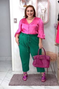 Outfit Elegantes, Look Office, Mid Size Fashion, Green Pants, Curvy Outfits, Look Plus, Fashion Pictures