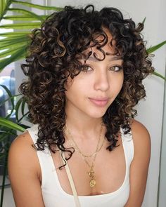 Rezo Cut Curly Hair, Really Curly Hair, Curly Hair Natural, Shoulder Length Curly Hair, Small Curls, Different Curls