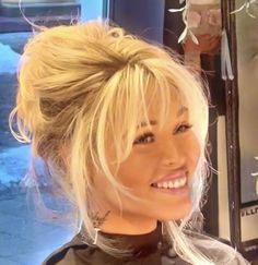 Blonde Hair With Bangs, Wife Aesthetic, Peinados Recogidos, Hairstyles For Layered Hair, Blonde Hair Inspiration, Blonde Hair Looks, Mob Wife, Hairdo For Long Hair, Hair Inspo Color