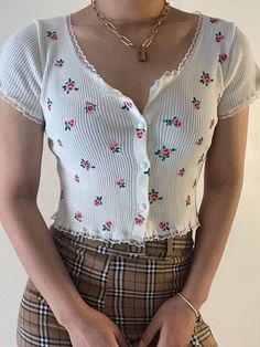 ⚡️Free Shipping 2022 Buttoned Lace Trim Floral Crop Knit Tee White L under $20.00 in Sweaters at AnotherChill.com Online. Style: Casual/Sweet/Y2K. Color: White. Fabric Content: Polyester. Fit Type: Slim fit. Neckline: Crew Neck. Sleeve Length: Short Sleeve. Design: Lace Paneled Trim, Floral Pattern Featuring, Front Button Fastening. ✓2022 SUMMER OUTFITS. Check reviews and buy Buttoned Lace Trim Floral Crop Knit Tee today. Trendy Teen Fashion, Y2k Inspired Outfit, Floral Print Crop Top, Crop Top Outfits, Cute Crop Tops, Sweaters Online, Lace Crop Tops, Knit Tees, White Fabric