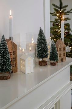 Cozy Christmas Decor, Neutral Christmas Decor, Christmas Decor Inspiration, Christmas Interiors, Christmas Room Decor, Christmas Bedroom, Christmas Inspo, Minimalist Christmas, Christmas Decorations For The Home