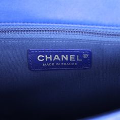 This limited edition Chanel Small Hula Hoop Bag is in dark blue lambskin leather with ruthenium hardware, featuring black leather lambskin trim, signature diamond quilt, front CC turnlock closure, back exterior half moon pocket, and two criss-crossing black leather rolled hoop top handles.The interior is lined in a dark blue grossgrain fabric and has one zip pocket on the rear wall with logo pull.Collection: 13S (2013-2014)Origin: FranceCondition: Never wornAccompanied by: Chanel box, Chanel dus Classic Blue Bag With Cc Turnlock Closure, Luxury Blue Quilted Bag, Luxury Blue Bags With Leather Lining, Chanel Box, Hermes Birkin 25, Bag Dark, Leather Roll, Birkin 25, Hula Hoop