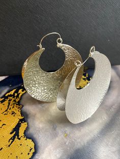 Artistic Hammered Metal Earrings, Artistic Silver Metal Hoop Earrings, Modern Hammered Earrings For Party, Modern Hammered Earrings For Parties, Jewelry Earrings Dangle, Metallic Silver, Etsy Earrings, Dangle Drop Earrings, Dangle Earrings