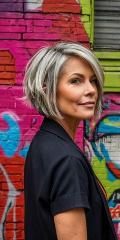 Short Bob Grey Hair Over 50, Gray Bob Hairstyles Over 50, Gray Hair Bob, Short Bleached Hair, Grey Bob Hairstyles, Κούρεμα Bob, Short Silver Hair, Chin Length Hair, Messy Short Hair