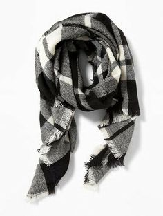 Flannel Blanket Scarf for Women Old Navy New with Tag Size: One-Size - Approximately 76" x 32" Color: Black Plaid                              **Smoke free / Pet free** Fit & SIZING Approximately 76" x 32". Soft, brushed flannel scarf, with raw-edge fringe. 100% acrylic.    Machine wash cold, tumble dry low.    Imported.    Product Details    Lovely. Elegant. Stylish. Cozy flannel and on-trend colors look good with everything.    And after long autum strolls, this blanket scarf transitions perfe Plaid Scarf Outfit, Long Flannel, Backless Shoes, Flannel Scarf, Flannel Scarves, Winter Wardrobe Essentials, Scarf Outfit, Cozy Flannel, Scarf For Women