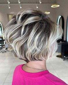 Balayage for Short Hair: 39 Stunning Hair Color Ideas Ash Blonde Balayage Short, Balayage For Short Hair, Hair Color Ideas For Brunettes Short, Light Blonde Balayage, Dark Blonde Balayage, Balayage Hair Color Ideas, Platinum Hair Color, Color Ideas For Short Hair, Angled Bob Hairstyles