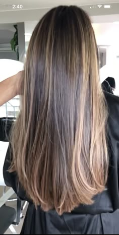 Light Brown Hair Styles, Brown Hair Styles, Old Money Brunette, Light Brown Hair Color, Balayage Straight Hair, Light Brunette, Beige Hair, Korean Hair Color