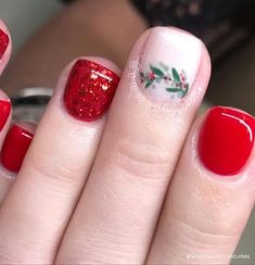 Christmas Wreath Nails, Christmas Manicure Ideas For Short Nails, Christmas Nails Gel Short Simple, Christmas Nails Acrylic, Shellac Nails, Get Nails, Dipped Nails