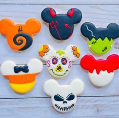 mickey and minnie mouse sugar cookies with different designs on top of each cookie, all decorated to look like they have faces