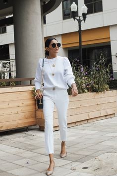 White Jumper Outfit, Alpa Rama, Stylish Outfits For Women, Fashion Ideas For Women, Fall Fashion Ideas, 9to5chic Outfits, Jumper Outfit, White Jumper, Casual Chique