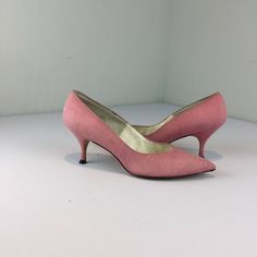 "Circa: 1950s 1960s  Show off to your very very best in these delightfully feminine Dusty Rose Pink Linen Lower heeled pumps for easy walk and dance comfort. A perfect modern size and what a colour for the coming Spring/Summer DO YOU ACCEPT OFFERS? We do NOT accept offers, offer discounts nor negotiate on pricing. We do offer layaways and have sales throughout the year. Shipping overages are always refunded. Label: QualiCraft Fabric: man made outer sole, linen over leather Condition: Excellent V Pink Formal Court Shoes With Deep Heel Cup, Formal Pink Court Shoes With Deep Heel Cup, Retro Pink Low Heel Heels, Retro Low Heel Pink Heels, Retro Pink Low Heel Shoes, Classic Pink Heels With 4-inch Heel, Classic Fitted Pink Heels, Vintage Closed Toe Kitten Heels, Feminine Pink Kitten Heels For Formal Occasions