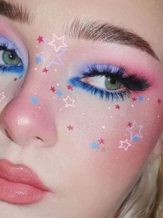 star eye makeup for 4th of July Decora Makeup, Bi Makeup, July Makeup Ideas, July Makeup, Stunning Makeup Looks