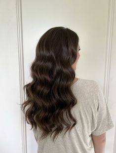 Timeless and Classic Down Bridal Hairstyles | styledbyjordan.com Bridal Hair Down Brunette Loose Curls, Wavy Hair Behind Ears, Bride Hair Down Style, Bridal Hairstyles Waves, Tousled Bridal Hair, Curled Hairstyles Brunette, Wedding Hair Down Pearls, Curled Hair Bride, Loose Beach Waves Wedding Hair