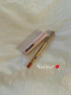 Lipstick: Glossier. Lip liner: Charlotte Tilbury. Original vid from @olivia_bgrace49 on tt 🤍 Glossier Lip, Lip Combos, Glossier Lipstick, School Bag Essentials, Bag Essentials, Glossy Lips, Content Ideas, Essential Bag, Beauty Room