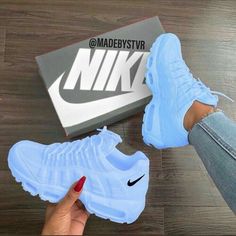 White Nike Shoes Womens, Sepatu Air Jordan, Wallpaper Nike, Nike Shoes Blue, Sneaker Nike, White Nike Shoes, Jordan Shoes Girls, Custom Nike Shoes, All Nike Shoes