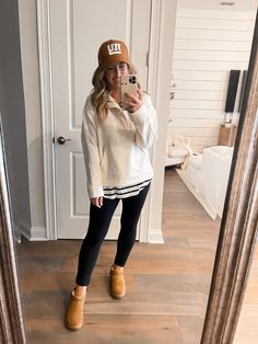 Micro Mini Uggs Outfit, Ugh Shoes Outfit, Green Ultra Mini Uggs Outfit, Ugg Outfits 2023, Womens Uggs Outfits, Short Ugh Outfits, How To Wear Mini Ugg Boots, Womens Sweatshirt Outfit, Ugg Ulta Mini Outfit