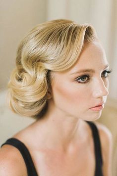 RX_1709_Wedding Updos for Bridesmaids_Vintage Curls 1950s Hairstyles Updo, Classic Wedding Hair Updo, Bridesmaid Hair Vintage, Vintage Prom Hair, Vintage Classic Wedding, Wedding Hair Updo, Wedding Hair Front, Undercut Haircut