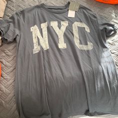 Nyc Shirt Baggy Tshirt, Nyc Shirt, Festival Shirts, Cute Sweatshirts, Grey Tee, Cute Everyday Outfits, Floral Print Shorts, Star Shirt, Grey Shirt