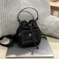 Brand New W/ Tags Removable Straps For Cross Body Or Handle Tory Burch Virginia Bag, Tory Burch Bag, Bucket Bag, Tory Burch, Bag Lady, Brand New, Women Shopping, Black, Color