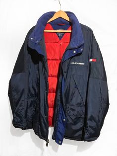 Vintage 90s Tommy Hilfiger Goose Down Proof Hooded Parka jacket Block Logo Spell Out Multi Pocket Navy Blue Size XL Condition: Normal Trace of Use Overall Good Size: X-Large lenght : 31,5 Pit to Pit: 27.5 Arms: 26 Any questions just ask! Please keep in mind that colours from the pictures may vary because of your screen. I SEND WITH TRACKING NUMBER! If any item is lost or damaged in transit I will make a claim with the Post Office but refunds will not be given until the claim has been processed. 90s Style Long Sleeve Windbreaker With Pockets, 90s Long Sleeve Windbreaker With Pockets, Blue Windbreaker With Pockets For Cold Weather, Blue Winter Windbreaker With Pockets, Blue Winter Outerwear With Multiple Pockets, 90s Style Outerwear With Pockets For Winter, Navy Hooded Puffer Jacket With Pockets, 90s Style Winter Windbreaker With Pockets, Navy Puffer Jacket With Pockets