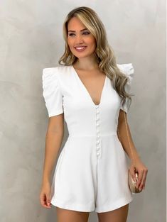 Flirty Dresses, Short Sleeve Jumpsuits, Elegante Casual, White Fashion, Classy Dress, Tulum, Cute Casual Outfits, Fashion Tops, Classy Outfits