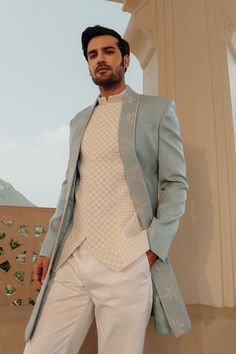 Fashion Outfits Europe, Royal Tuxedo, Indowestern Outfits For Men, Indo Western Outfits For Men, Men Fashion Outfits, Indian Wedding Suits Men, Outfits Europe