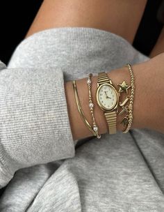 shop high quality jewelry that wont tarnish or break! its minimlaist, dainty, classy and avalible in gold and silver!  shop trending summer jewelry with the link Gold Girl, Jewelry Accessories Ideas, Dope Jewelry, Gold Bracelets, Classy Jewelry, Jewelry Essentials, Stacked Jewelry, Jewelry Lookbook