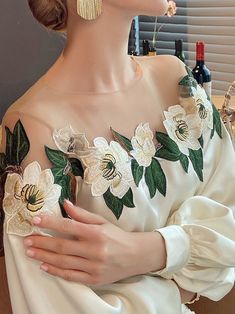 Loose Dress Pattern, Patchwork Shirt, Patch Work Blouse, 자수 디자인, Estilo Chic, Shirt Embroidery, Satin Shirt, Summer Blouses, Satin Blouse