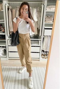 "9 Women's Cargo Pants with a Modern Cut for a Sleek Look" Cargo Styles Women, Vanilla Cargo Pants Outfit, Khaki Hiking Pants Outfit, Cargo Trousers Outfit Aesthetic, Khaki Cargo Joggers Outfit, Shoes With Cargo Pants, Cargo Pants Women Outfit Chic, How To Style Beige Cargo Pants, Outfits With Khaki Pants