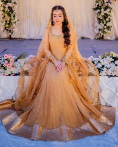 Dress For Haldi, Girls Frocks, Mehndi Outfit, Pakistani Party Wear Dresses, Simple Dress Casual, Couples Pose, Haldi Outfits, Mehndi Dresses, Function Dresses