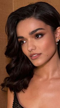 Deep Side Parts Bring Instant Glam to Any Look—Here’s How to Style Them Side Part Long Hair, Large Barrel Curling Iron, Hair Shine Spray, Front Bangs, Volumizing Mousse, Velcro Rollers, Barrel Curling Iron, Side Part Hairstyles