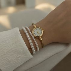 Introducing our new Vintage Gold Clover Watch--a stunning, retro gold watch that blends elegance with functionality.  ✨ This adjustable watch features a bracelet style, allowing you to customize the size for a perfect fit.  🛠️ Crafted from durable stainless steel, it's both stylish and practical.  🎁 Ideal as a gift for her , this vintage women's wristwatch adds a touch of glamour to any occasion.  ⌚ With its round dial and minimal design, it's a dainty gold watch that complements both everyday Dainty Gold Watch, Vintage Womens Watch, Dreamy Wardrobe, Vintage Gold Watch, Wristwatch Vintage, Bangle Design, Small Face, Attention Seeking, Vintage Watches Women