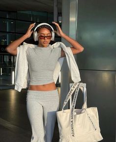 Trendy Airport Outfits, Stylish Sweatpants Outfits, Fold Over Pants, Pants And Top Set, Max Aesthetic, Sweatpants Outfit Ideas, Dubai Trip, Flight Outfit