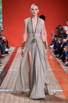 Elie Saab Spring 2020 Ready-to-Wear Collection - Vogue Eli Saab, Elie Saab Bridal, Elie Saab Fall, Elie Saab Spring, Elie Saab Couture, Elegant Lady, 2020 Trends, Nice Style, Moda Vintage