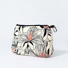 A thoughtfully designed gorgeously finished item you’ll treasure all year, this epic sac is more than just a handy organizer. Unique Pouch, Essential Pouch, Beach Weekend, Wristlet Pouch, Passport Wallet, Everyday Tote, Gift Bundles, Makeup Pouch, 50th Gifts