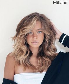 Natural Split Dye Hair, Blonde Split Dye, Utopia Aesthetic, Split Dye Hair Ideas, Split Dye, Bella Hair, Dye Hair, Dye Ideas, Hair Color And Cut