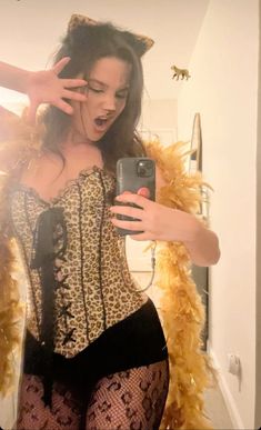 Cheetah Halloween Costume, Corset Halloween Costumes, Leopard Halloween, Animal Halloween Costumes, Classy Halloween Costumes, Hot Halloween Outfits, Halloween Coustumes, Jules Leblanc, Look Festival