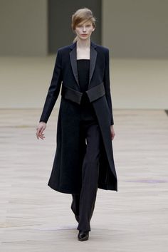 Céline Fall 2011 Phoebe Philo Celine, Celine Coat, Celine Fashion, Natalia Vodianova, Chic Coat, All Black Looks, Long Wool Coat, Women Overcoat