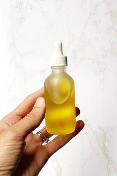 The Best Oil Facial Cleanser Recipe (and why oil cleansing rocks!) - Native Soul Beauty Homemade Face Cleanser Recipe, Diy Face Cleansing Oil, Best Cleansing Oils For Face, Olive Oil Face Cleanser, Cleansing Oil Recipe, Oil Cleanser Recipe, Diy Oil Cleanser, Facial Oil Recipe, Facial Cleanser Recipe